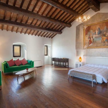 Апарт отель Il Castello Di Campello Кампелло-суль-Клитунно Экстерьер фото
