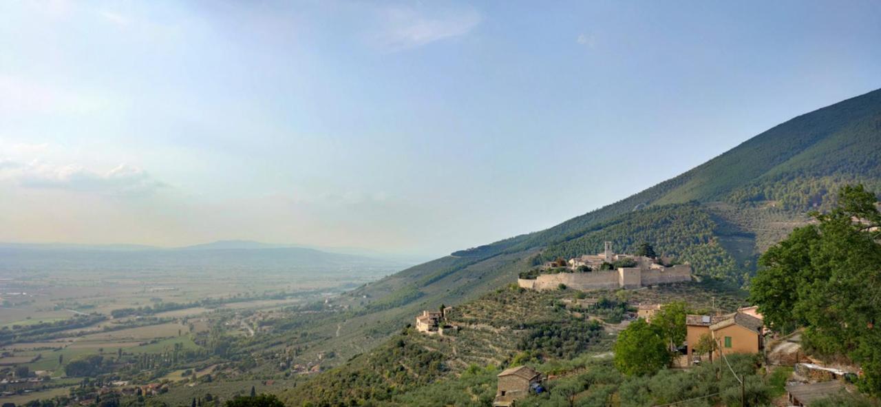Апарт отель Il Castello Di Campello Кампелло-суль-Клитунно Экстерьер фото