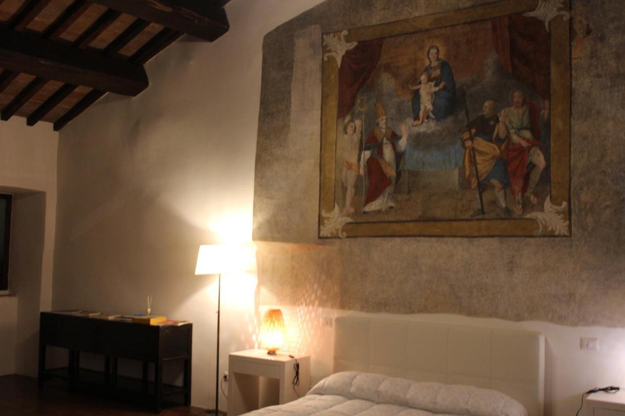 Апарт отель Il Castello Di Campello Кампелло-суль-Клитунно Экстерьер фото