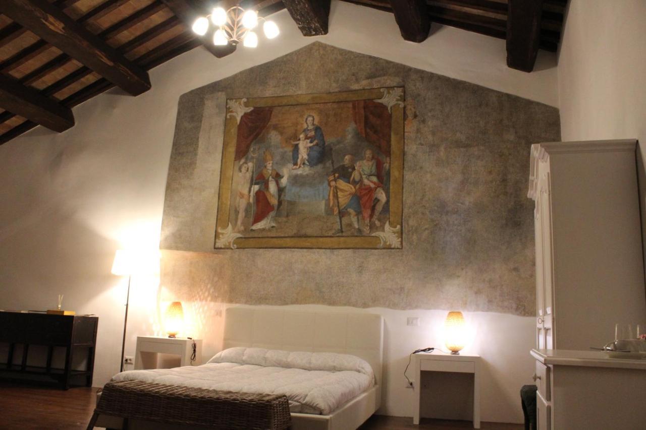 Апарт отель Il Castello Di Campello Кампелло-суль-Клитунно Экстерьер фото