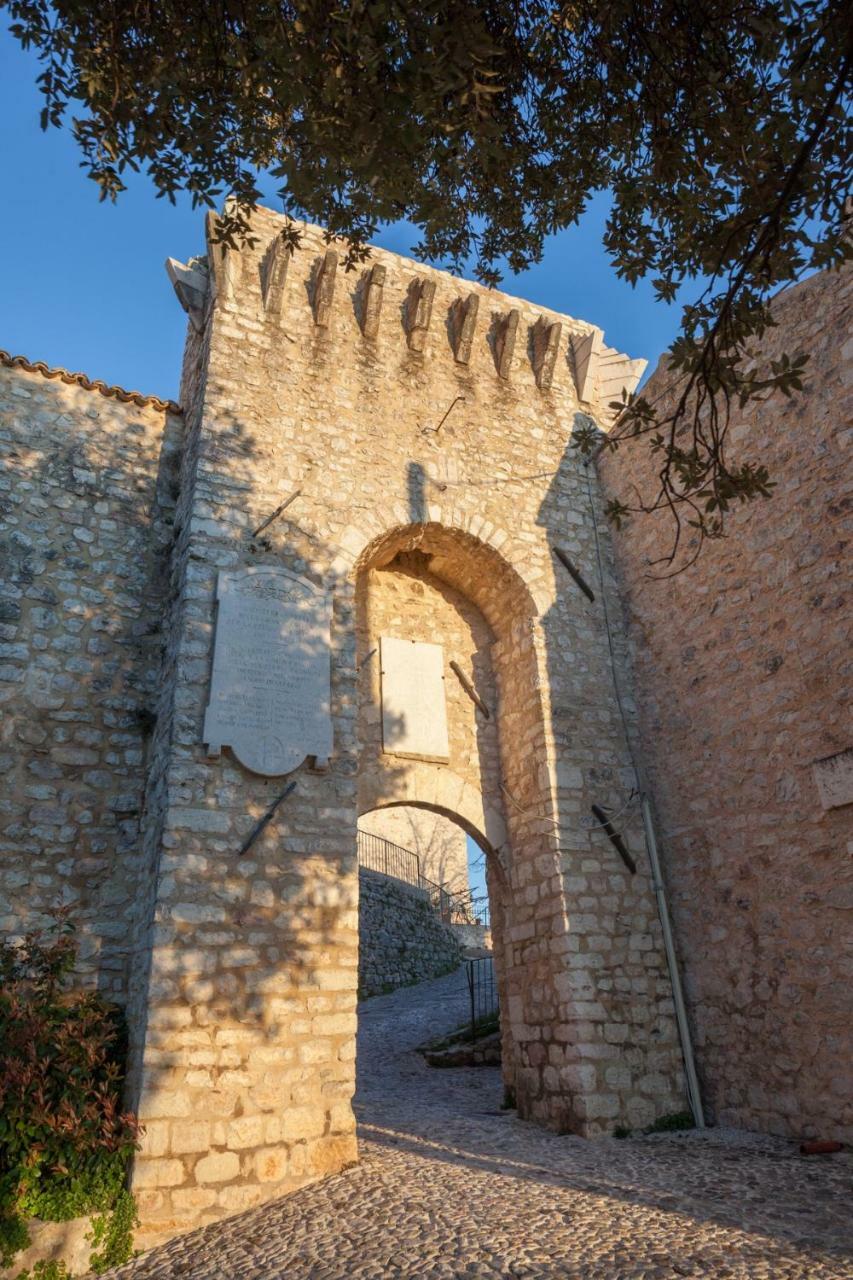 Апарт отель Il Castello Di Campello Кампелло-суль-Клитунно Экстерьер фото