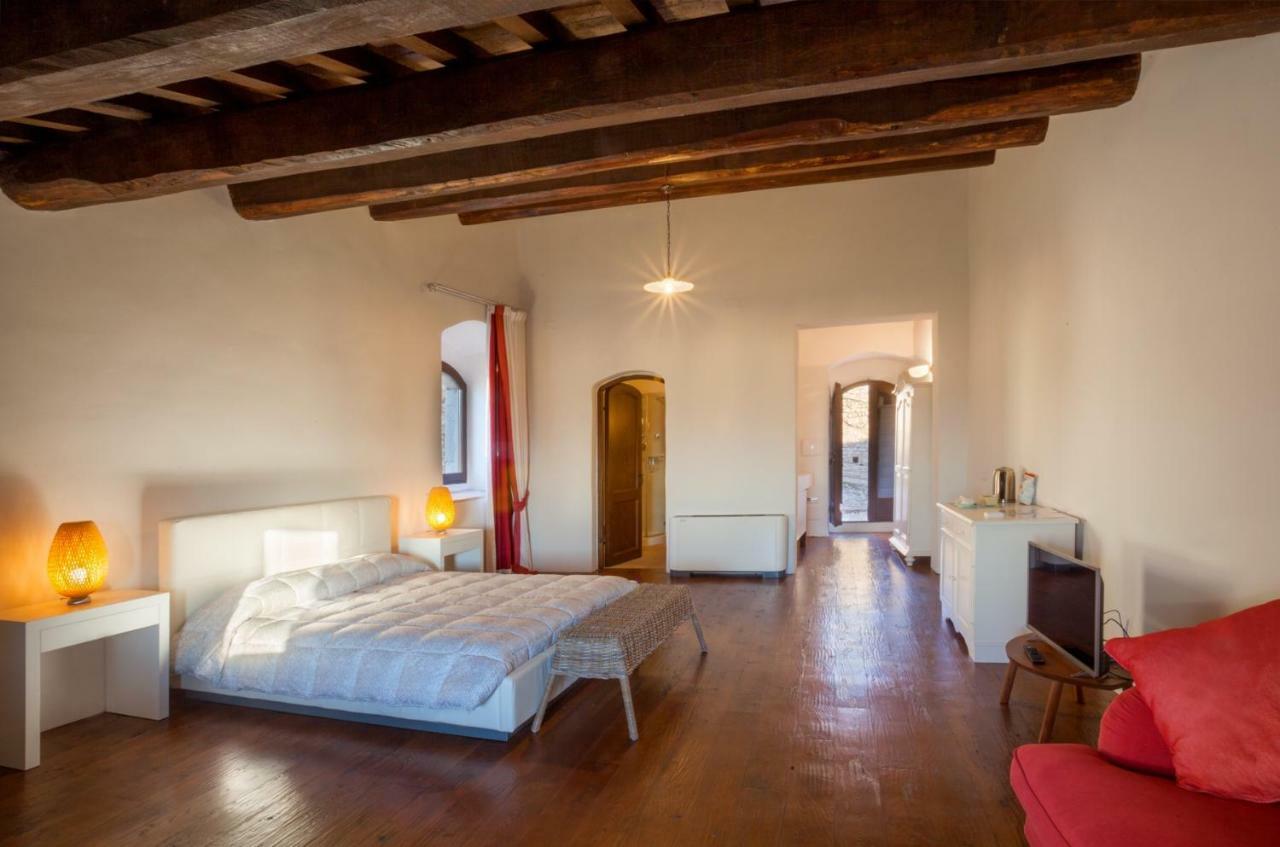 Апарт отель Il Castello Di Campello Кампелло-суль-Клитунно Экстерьер фото